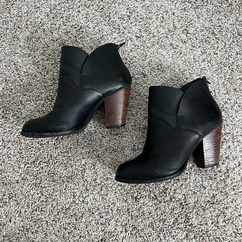 Gianni Bini Black Booties